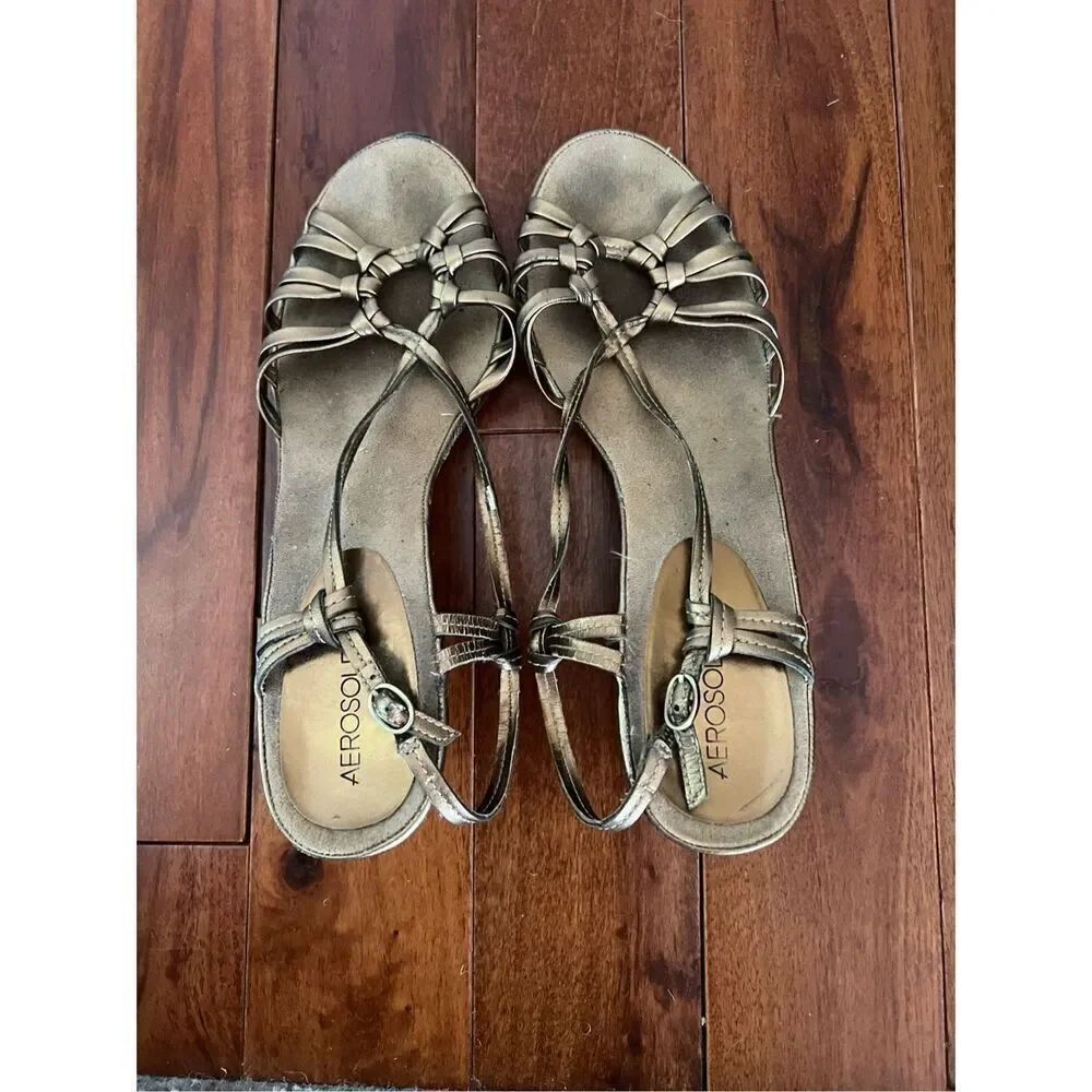gently worn Aerosoles tan gold bronze Sandals size 12